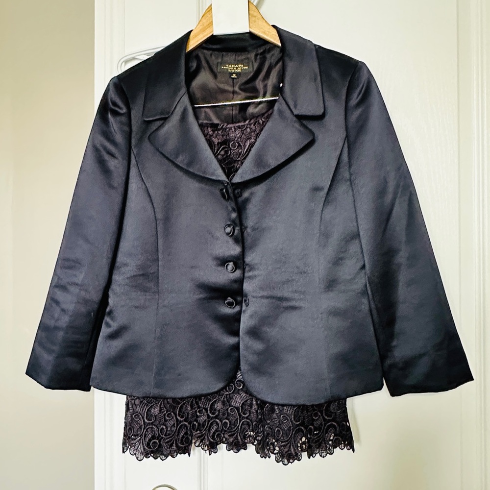 Tahari skirt suit 2 pc sz 12